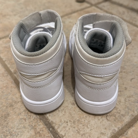 Gently Used white Kid Pumas Size 12C - Picture 3 of 6